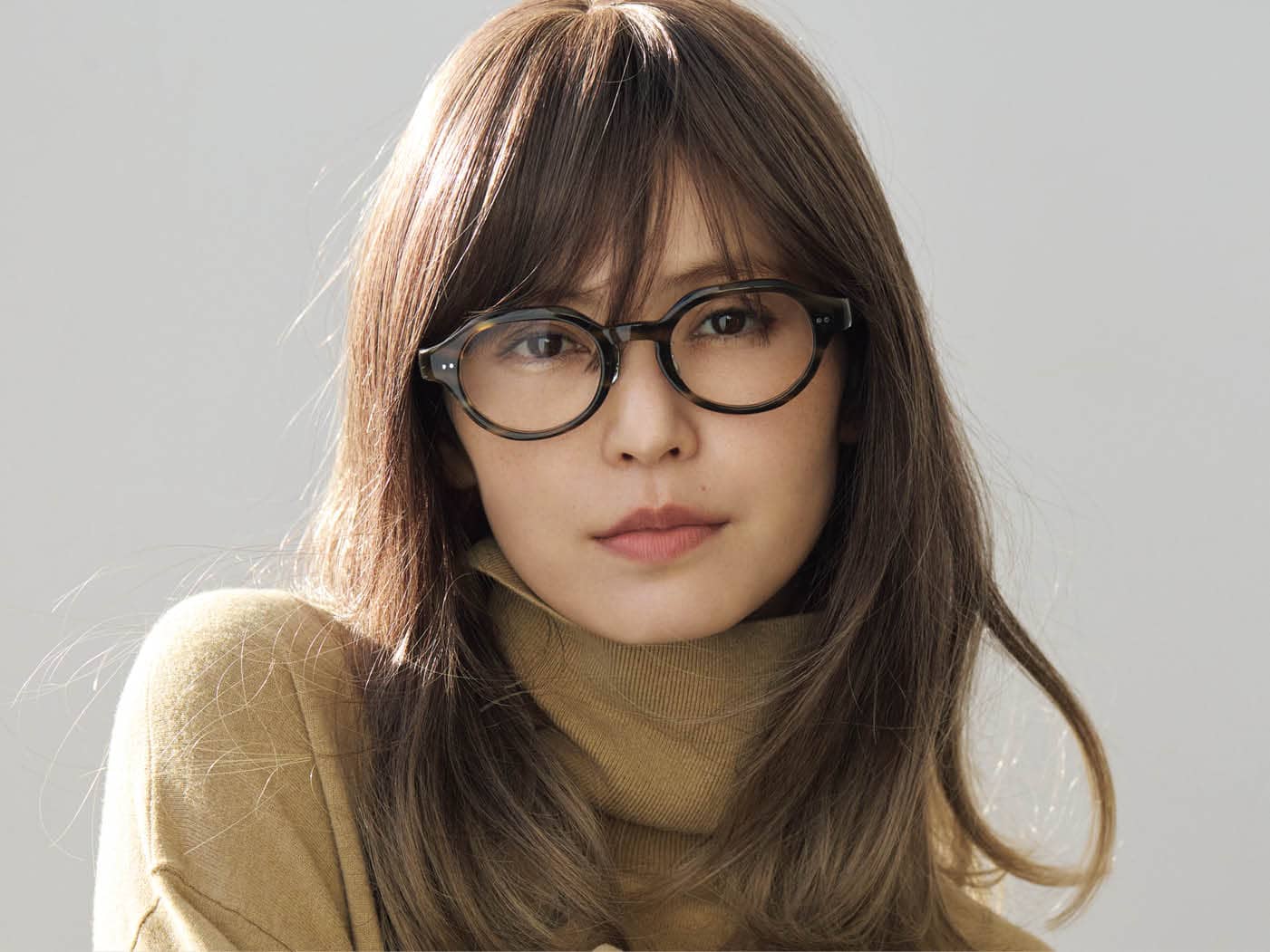 ふんわり、髪質問わず。40代に似合う【やわらかニュアンスヘア】は