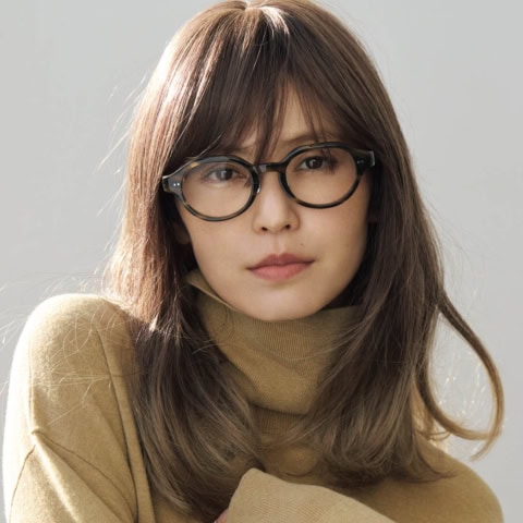 ふんわり、髪質問わず。40代に似合う【やわらかニュアンスヘア】は「ウィッグ」で即決まります!