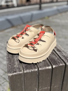 「GoldenGlow Toggle」￥18,700（アグ）