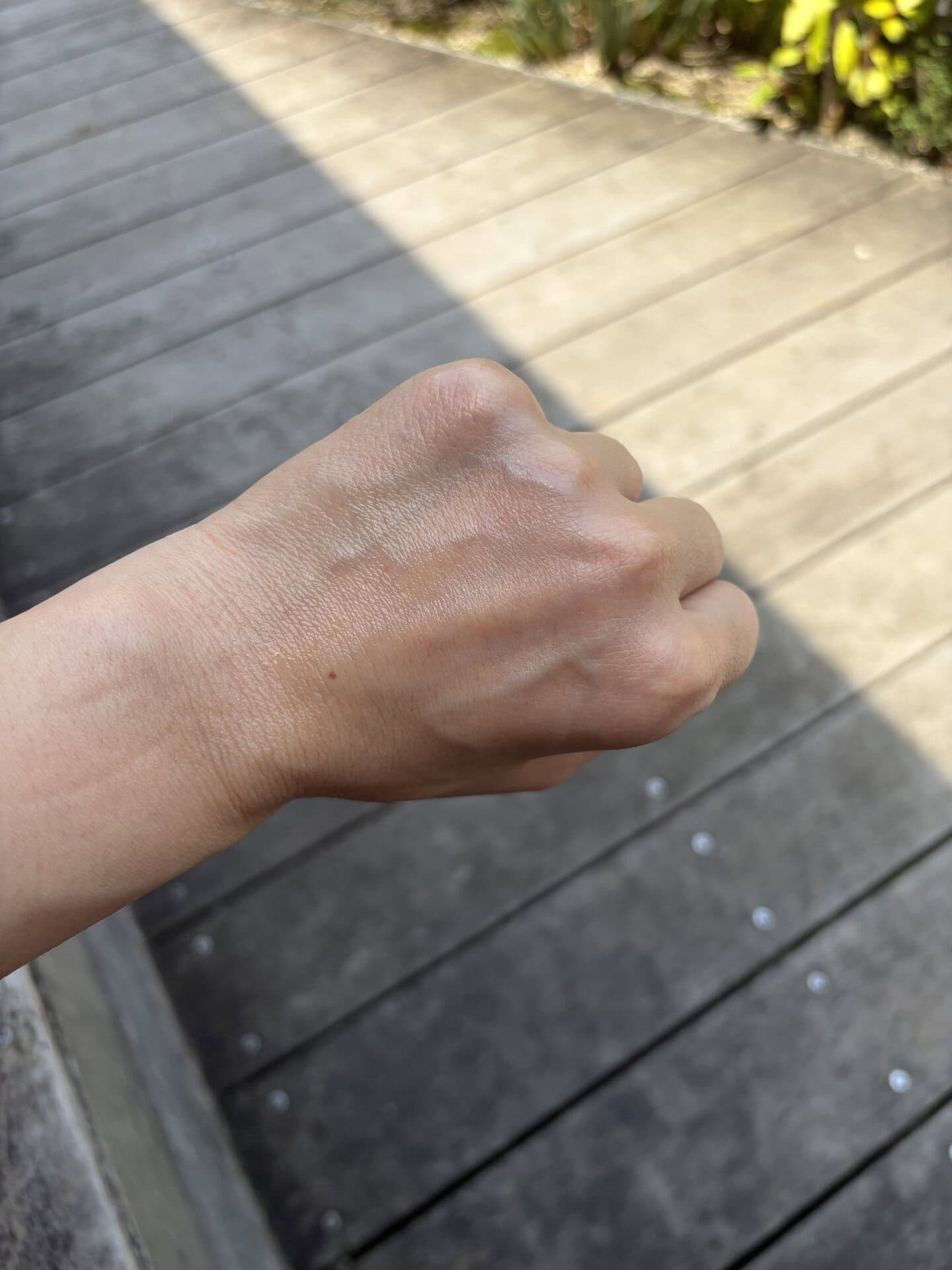【イソップ ボディスプレー 】香り同様、つけ心地もベタつかずにさっぱりとしています。エッセンシャルオイルのおかげで、肌が潤うのもイイ！