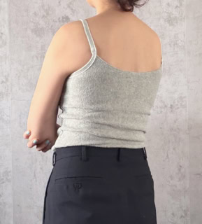 バックスタイルもシンプルに徹したデザインなのがイイ！