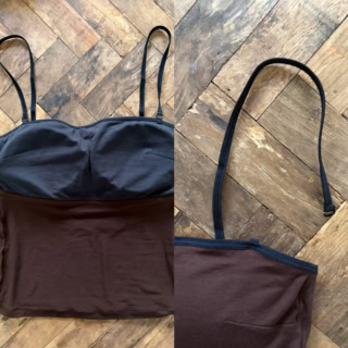 左／カップ部分もパイピングとストラップと同色のネイビーに　右／ストラップを外すと、ベアトップに早変わり！