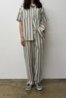 開襟シャツ￥2,990、イージーパンツ￥2,990（共にコンビニエンスウェア）※6月発売予定