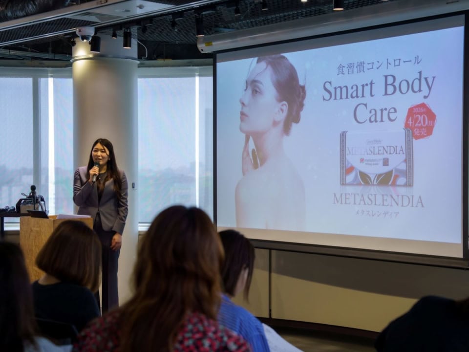 美容エディターやジャーナリスト、ライターが集まった、新製品発表会。新ダイエットサポートサプリの登場に興味津々。