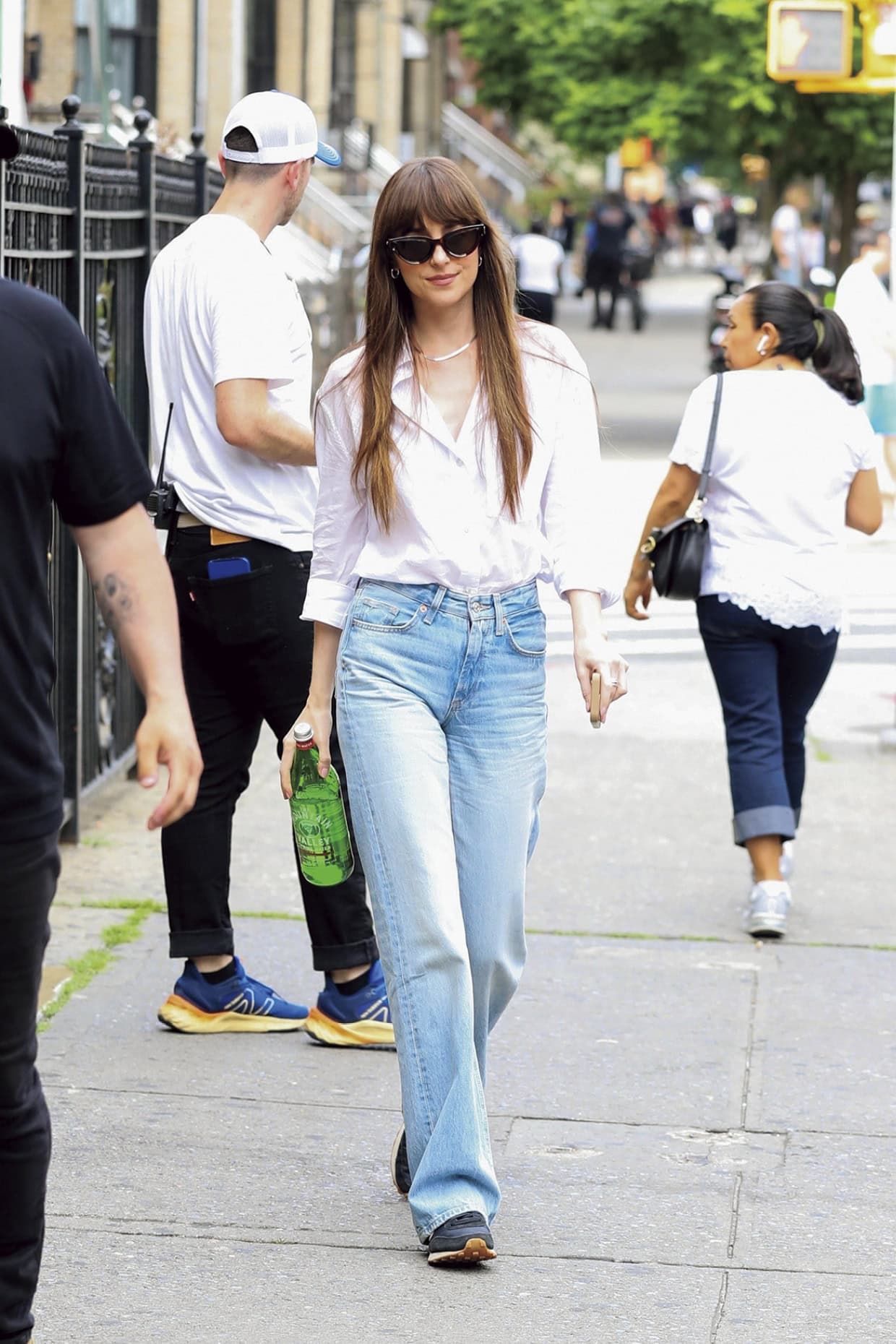 シャツ×ちょいフレアデニムが最近のお気に入り。