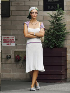 バルセロナ発のギマガスのニットドレスは袖がアクセントに。