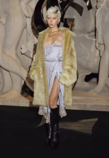 サンローラン26年SSコレクションより。