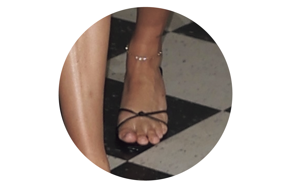 CLOSE-UP　ヘイリー・ビーバーのアンクレット