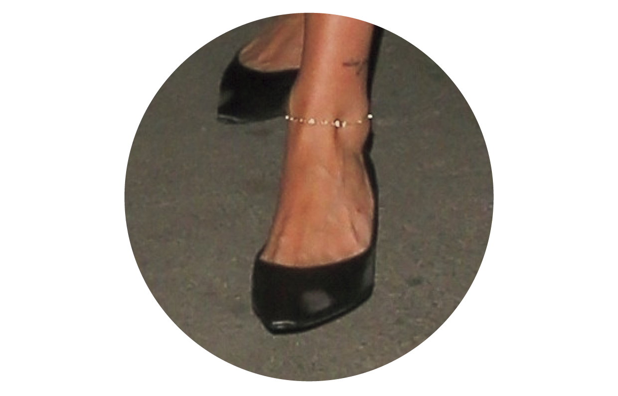 CLOSE-UP　ヘイリー・ビーバーのアンクレット