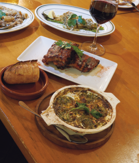 黒毛アンガス牛のステーキはお店の名物。Black Angus Beef Smoked Ribeye Steak 11oz $59