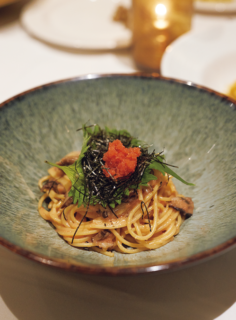 マキさんとのコラボレーション・明太子パスタの“マキスペシャル”はランチ$32、ディナー$52