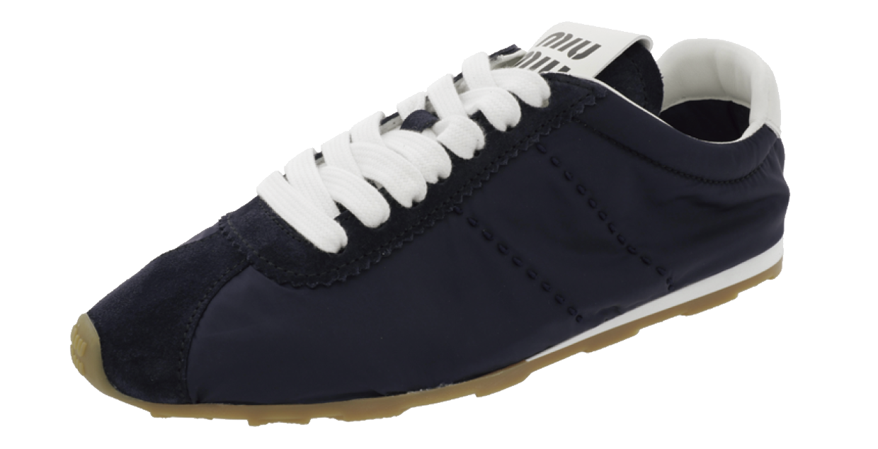 スニーカー〈プリューム〉¥145,200※予定価格（ミュウミュウ／ミュウミュウ クライアントサービス）