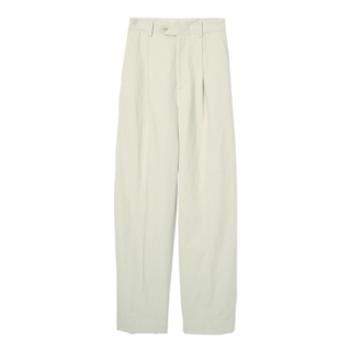 パンツ¥55,000（オーラリー）