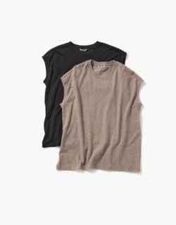 シームレスクルーネックスリーブレス 各¥9,900（オーラリー）