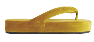 サンダル［ヒール3.5㎝］¥140,800（バレンシアガ／バレンシアガ クライアントサービス）