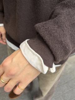 シャツを半分折り返すというテクニックが、着こなしを洒落て見せるんです！