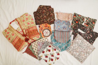 ブロックプリントに一目惚れして、雑貨からパジャマまでいろんなファブリックのお店で爆買い！　　湯舟から10分で旅支度、着陸後ビザカウンターへ全力疾走！ 旅ガール清水みさと【インド】へ。