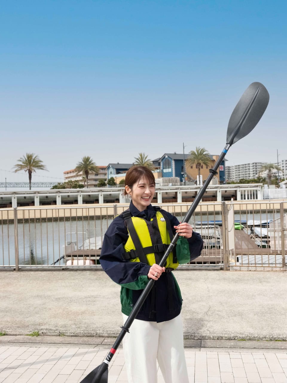 パドルの使い方を勉強中。「意外と重たいけど、なんとかいけそうな気がします！」