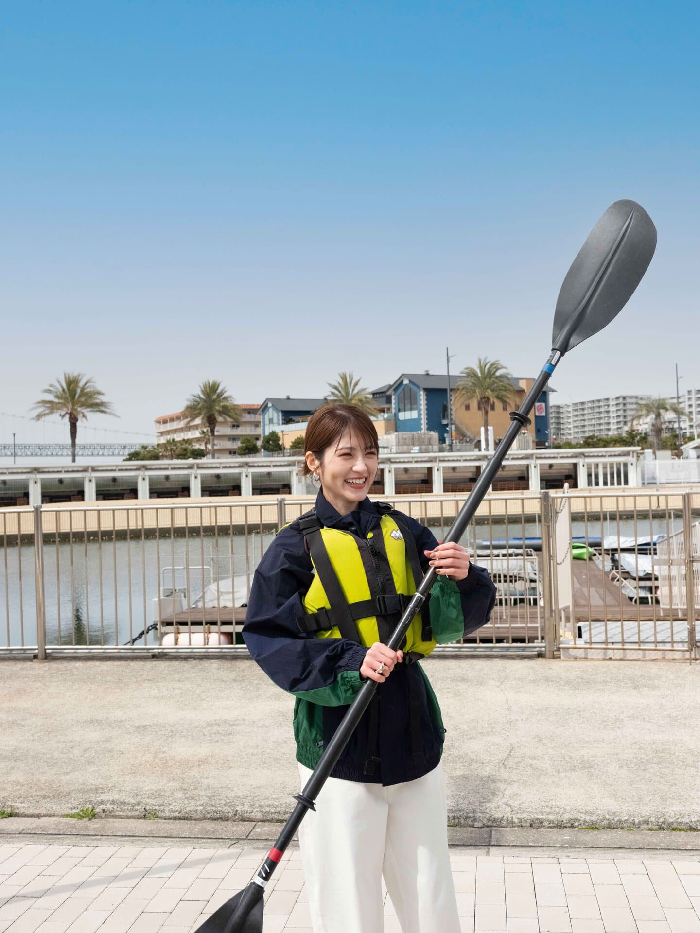 パドルの使い方を勉強中。「意外と重たいけど、なんとかいけそうな気がします！」