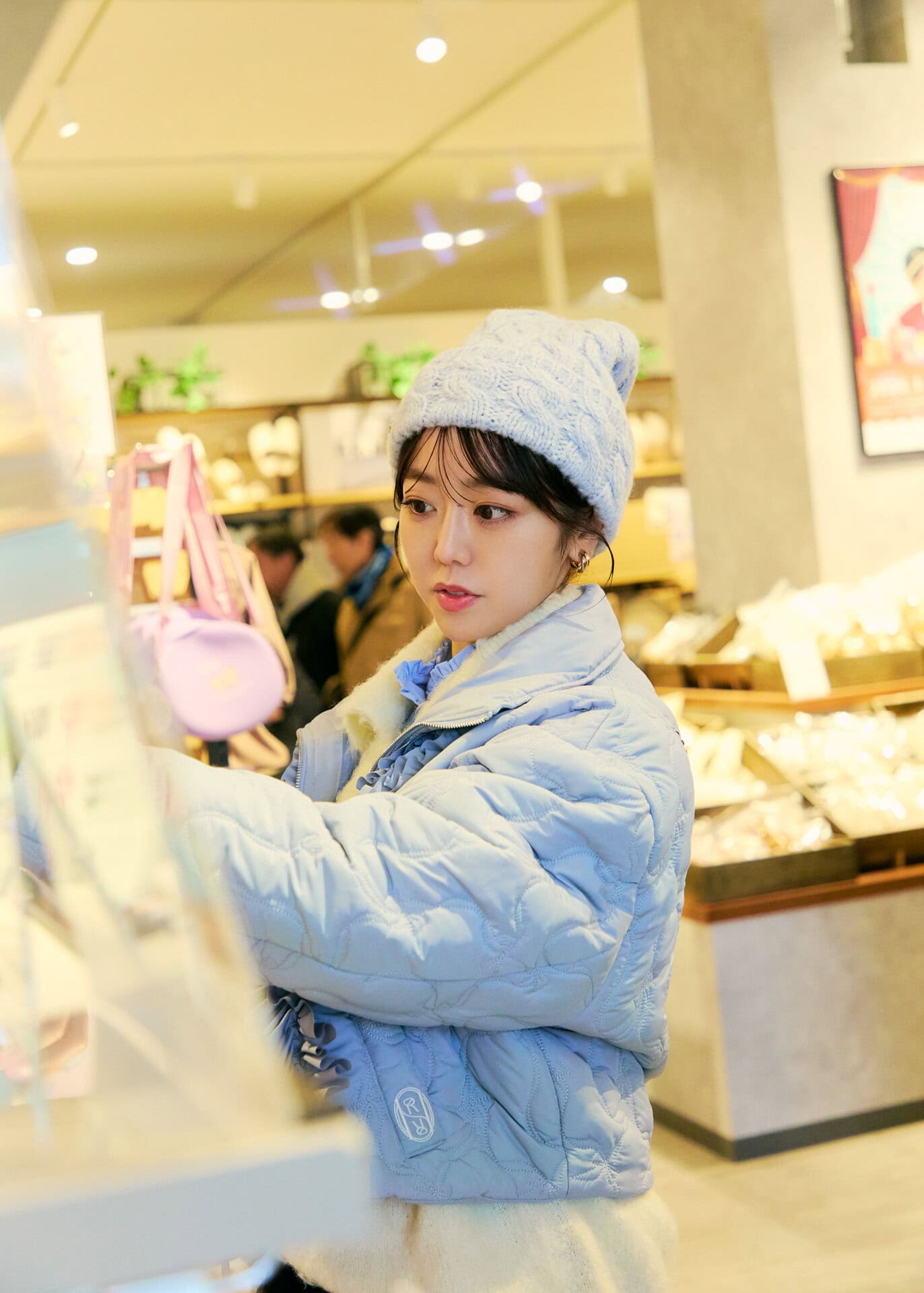 「ちょうど欲しかった」という収納用のジップケースを物色中。キッチン用品、収納グッズ、季節の飾り物などなど。探しているものなんでもあります！