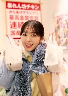 初心者必食の「甘だれ」はスタッフ分も購入。「たれから 甘だれ」4個入1パック￥730