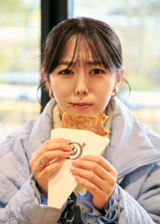 「クレープも絶品なんです！」と通の峯岸さんが教えてくれました。香り高いバターにカリッとした生地の「シュガークレープ」￥648