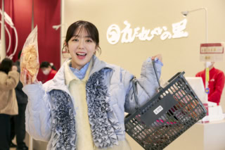 40種類のえびせんを選べる【えびせんべいの里】で早速爆買い！