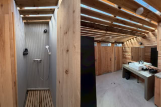 更衣室やシャワールームも完備！