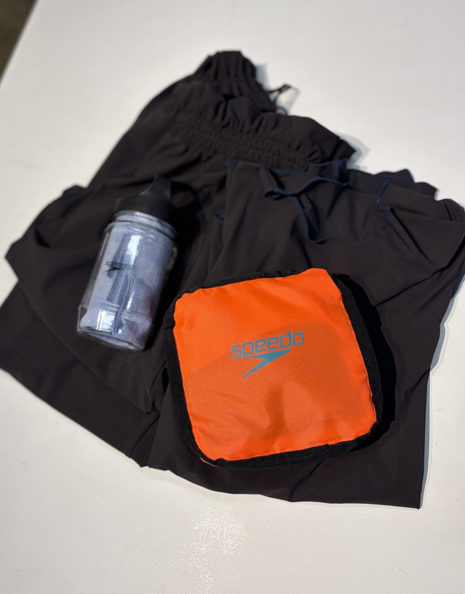 フロントポケットにコンパクトに収納できるので、旅行にも重宝しそう！