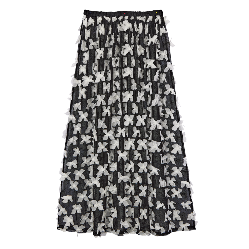 大胆なメニーリボン。¥55,000（イウエン マトフ／ユナイテッドアローズ 渋谷スクランブルスクエア店）