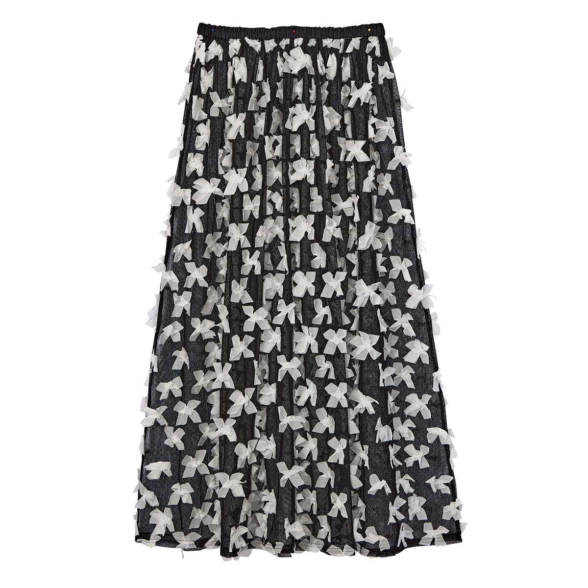 大胆なメニーリボン。¥55,000（イウエン マトフ／ユナイテッドアローズ 渋谷スクランブルスクエア店）