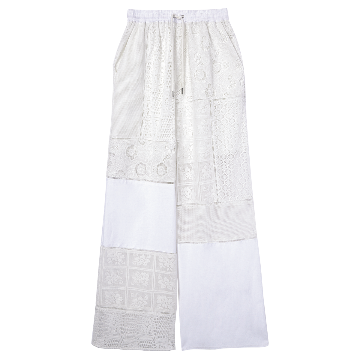 パターンの異なるレースをリズミカルに配したドロストパンツ。¥26,400（プランクプロジェクト／プランクプロジェクト 青山店）