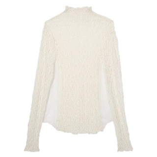 レーシーな透け感トップスは、中にブラトップやキャミを入れたり、インナーとしても活躍。¥27,500（ニアーニッポン／ニアー）