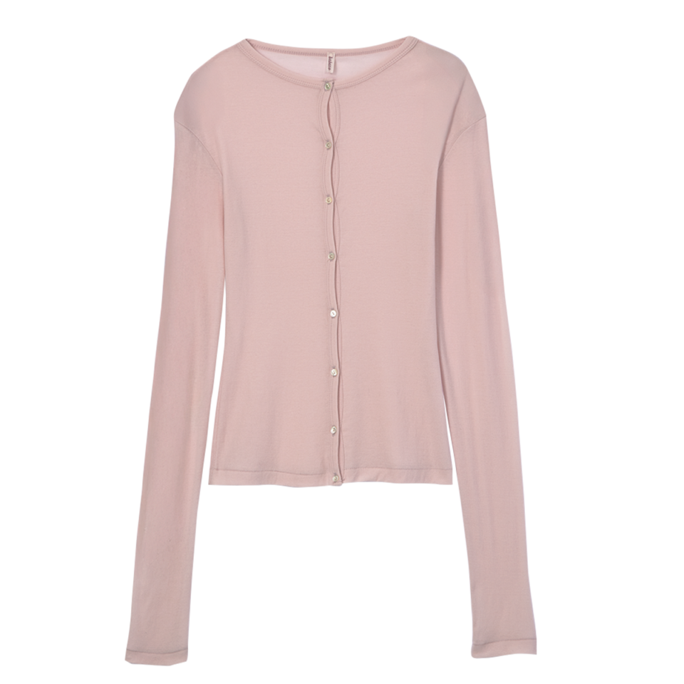 エアリーな質感が今っぽいコンパクトカーデ。¥24,200（ババコ／Orchard Lane）