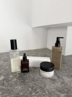 希少な馬プラセンタをキー成分にした、クレンジング、洗顔、オイル、化粧水、美容液。毎日のスキンケアに必要なアイテムはSUWAHで揃う。トラベルサイズも欲しい！