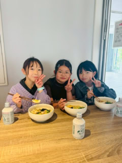 美味しいラーメン食べたり、友だちのトラブルに直面したり。４月はみんなそわそわ気分｜木津明子の【こども食堂】