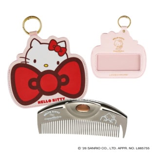 LOVE CHROMEの「（R）PGツキ プレミアムブラック」に、リボンが映えるハローキティのデザイン。チャームタイプのケースはバッグにつけたい〈HELLO KITTY〉（R）PGツキ プレミアムブラック コームケース付き H46╳W100╳D9mm ¥7,920（コスメキッチン）※5月29日発売