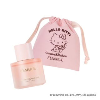 可愛いポーチに入ったファミュのヘアトリートメントミスト。もちろん香りも素敵なのでリフレッシュミストとしても使えそう〈HELLO KITTY〉ビューティファイング ヘアミスト 50mL ¥4,950（コスメキッチン）※5月29日発売