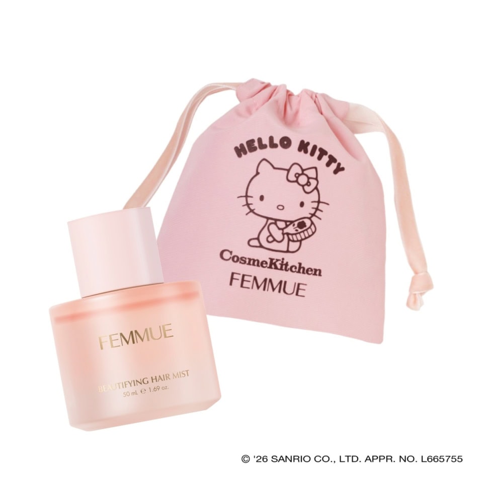 可愛いポーチに入ったファミュのヘアトリートメントミスト。もちろん香りも素敵なのでリフレッシュミストとしても使えそう〈HELLO KITTY〉ビューティファイング ヘアミスト 50mL ¥4,950（コスメキッチン）※5月29日発売