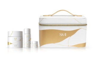 シリーズを試すにはこのセット SK-II LXP 金継ぎ クリーム スペシャル コフレ ￥68,200〈編集部調べ〉【内容】LXP 金継ぎ クリーム 50g 、LXP 金継ぎ エッセンス 30mL、 LXP 金継ぎ アイクリーム 3g 、 ポーチ（SKⅡ）※数量限定