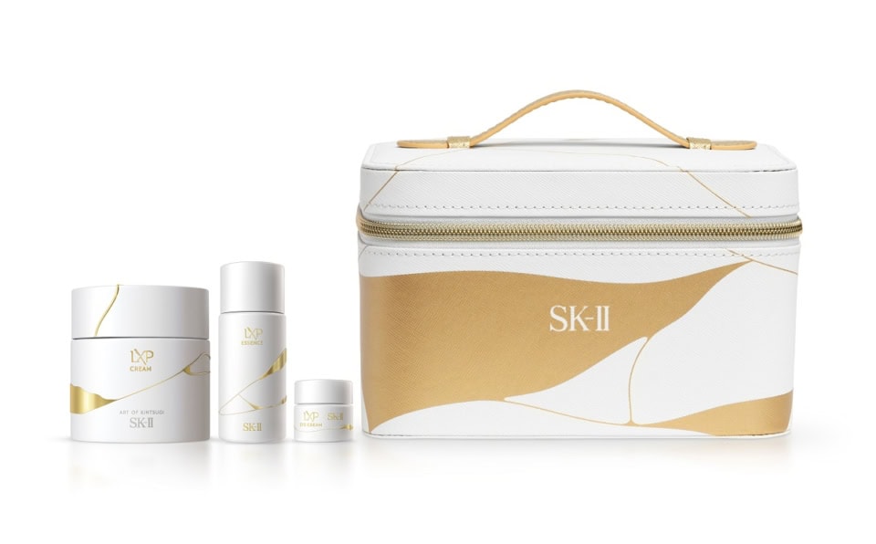 シリーズを試すにはこのセット SK-II LXP 金継ぎ クリーム スペシャル コフレ ￥68,200〈編集部調べ〉【内容】LXP 金継ぎ クリーム 50g 、LXP 金継ぎ エッセンス 30mL、 LXP 金継ぎ アイクリーム 3g 、 ポーチ（SKⅡ）※数量限定