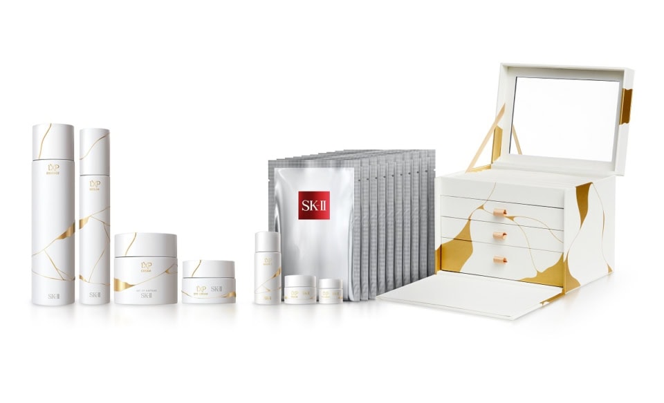 頑張った自分にご褒美を！SK-II LXP 金継ぎ フルライン エクスクルーシブ コフレ ￥ 246,400〈編集部調べ〉【内容】LXP 金継ぎ クリーム 50g 、LXP 金継ぎ エッセンス 150mL 、 LXP 金継ぎ セラム 50mlL、 LXP 金継ぎ アイクリーム 15g 、 LXP金継ぎエッセンス 30mL 、LXP 金継ぎ アイクリーム 3g 、 LXP 金継ぎ クリーム 8g 、 フェイシャル トリートメント マスク 10pc 、 ジュエリーボックス（SKⅡ）※数量限定