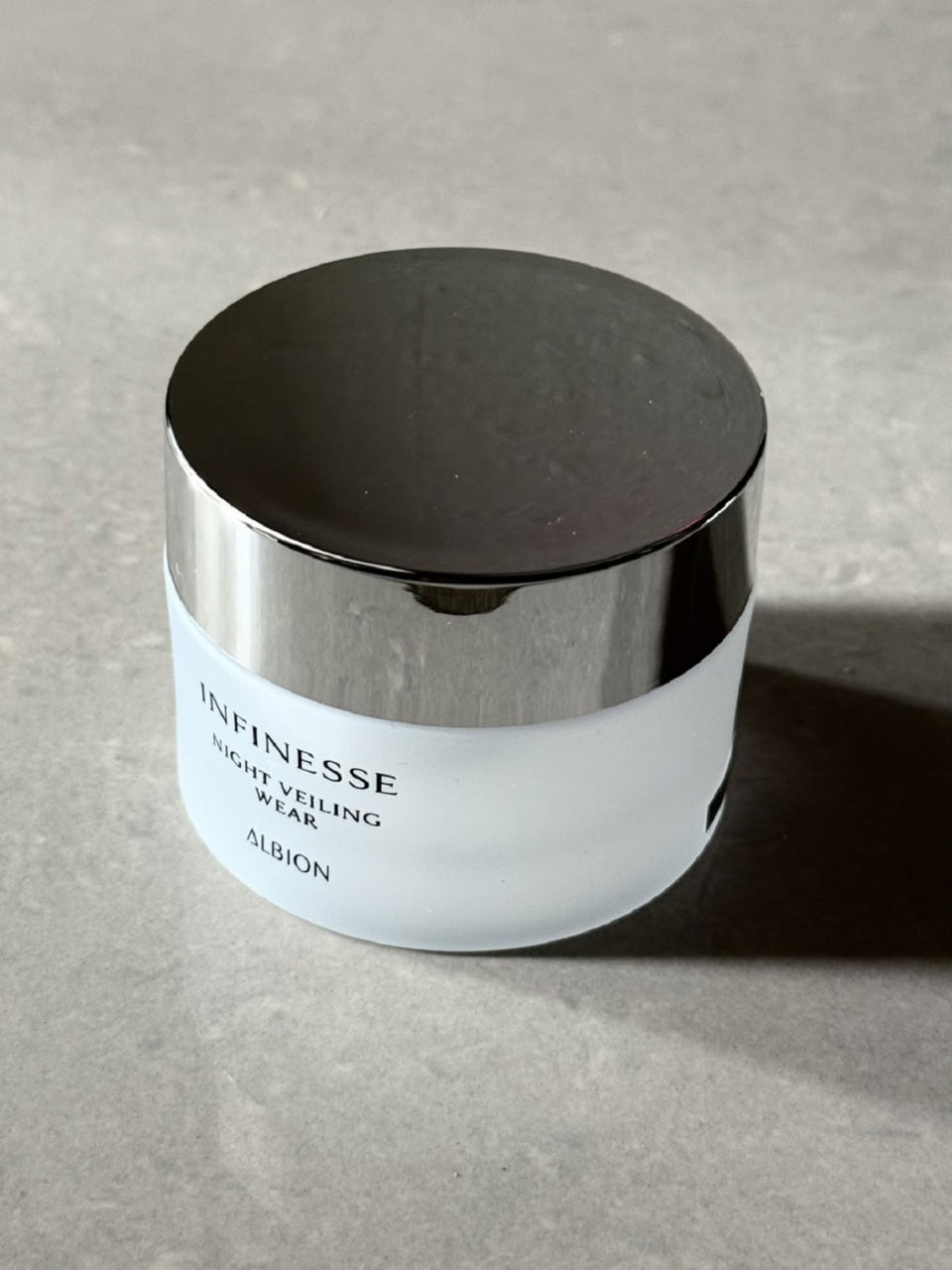 年齢や性別問わず使えるからシェアコスメにも！アンフィネス ナイトヴェーリング ウエア 50ｇ ￥8.800（アルビオン）※5月17日発売