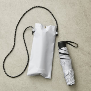 オトナミューズ6月号〈増刊号〉付録は、紫外線から「プロテクトユー！」晴雨兼用折りたたみ傘＆撥水ポシェット