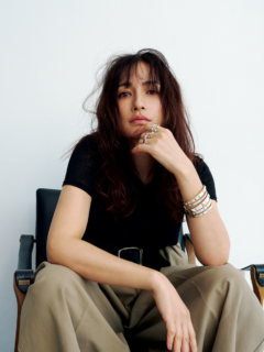 【ミニマルコーデにそっと寄り添うジュエリーの輝き】エルメスが似合い過ぎるわ、佐田真由美様。