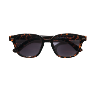 【オトナミューズ6月号付録】“さらに”小顔に見える！調光サングラス＆メガネふきになる巾着ケース。紫外線を感知するとレンズの色が変化！ なので、室内では薄いグレー、屋外に出たら濃いグレーになるという、非常に空気を読んでくれる子なのです。