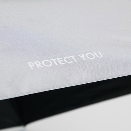 【オトナミューズ6月増刊号】紫外線から「プロテクトユー！」晴雨兼用折りたたみ傘＆撥水ポシェット。さり気なく「PROTECT YOU」のロゴ入り！