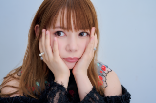 完全描き下ろし＆オールカラーのコミックエッセイ『しょこたんの子育てクエスト ママLV.1』を上梓した中川翔子さん。こんなギガントカワユスなママがいるかね！