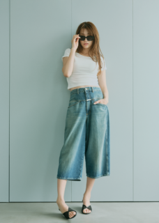 【似合うデニムさえあればいい！】でもね、この夏はミドル丈のキュロットも気になる！ このタイプをうまくはきこなせたら夏楽しめそうな予感がするんですよね～。ヨンアさんがはいているのはクローゼットのものです。