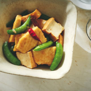 料理家・大庭英子さんの『めかじき、厚揚げ、スナップえんどうの甘辛煮』